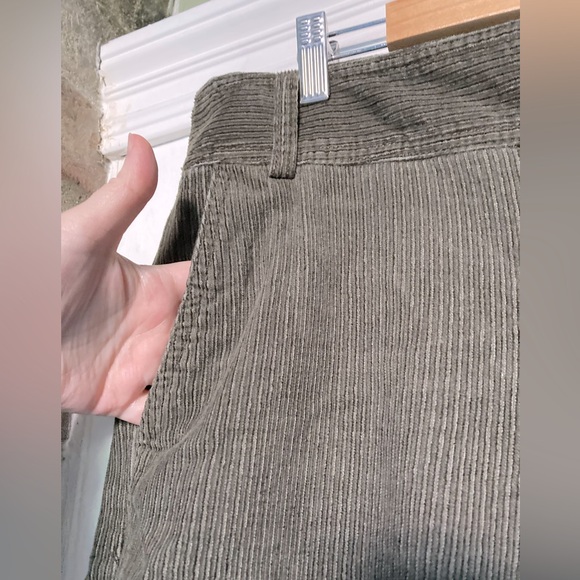 LOFT Cropped Green Corduroy Trousers, Pockets w/Tortoiseshell Buttons, sz 14. - Picture 4 of 10